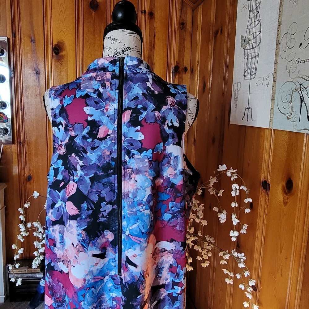 Dress - Picture 8 of 10